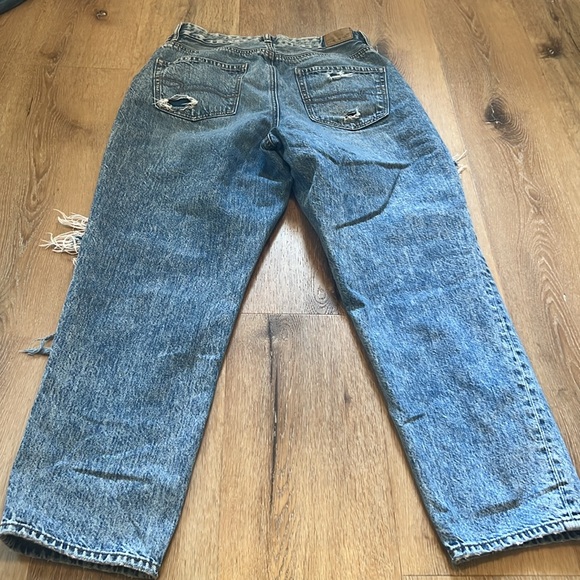 American Eagle Curvy Mom Jean High Waist Distressed Tapered Leg Acid Jeans 6 - Picture 8 of 12